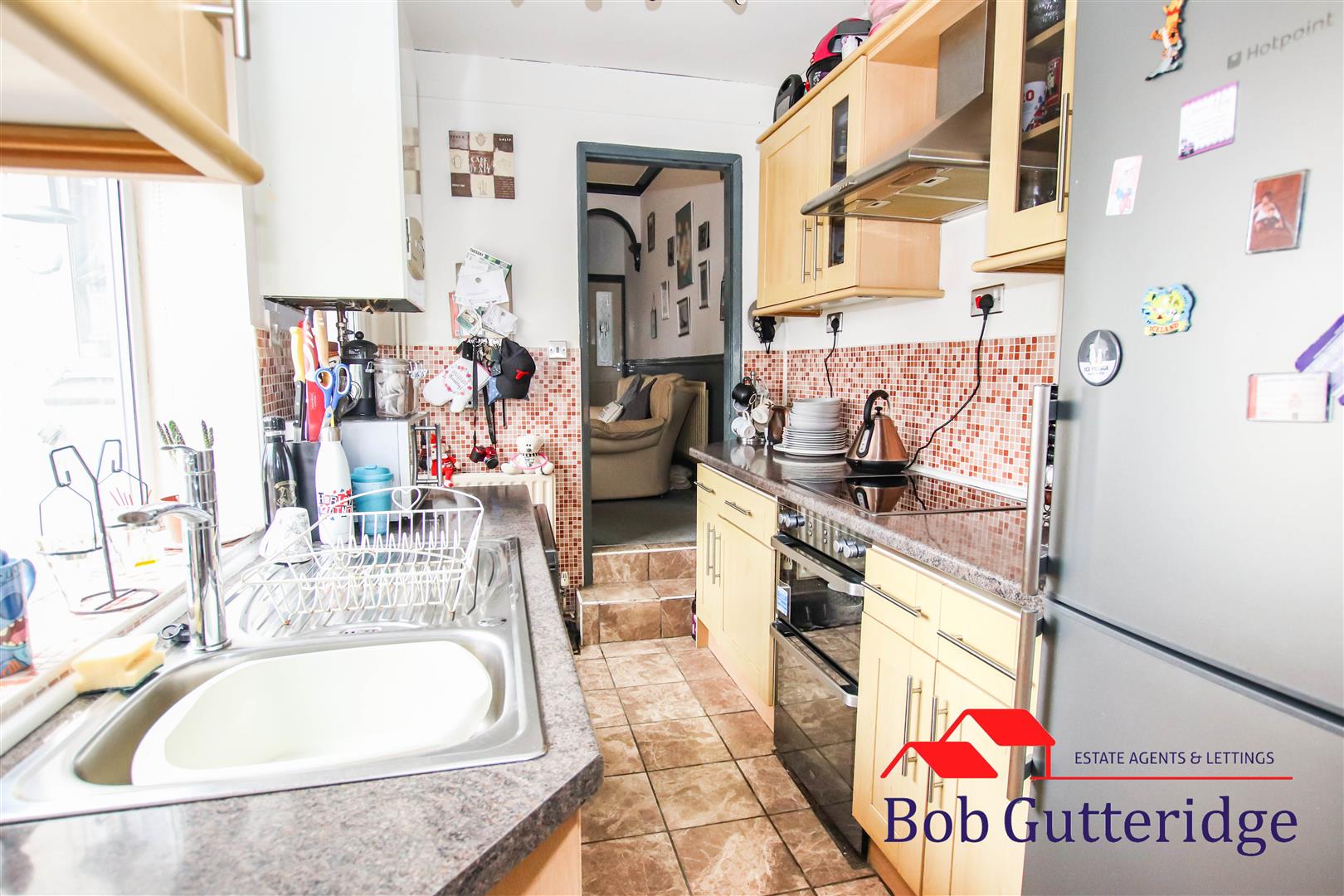 FITTED KITCHEN